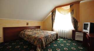 Гостевой дом Diamond club haus Витязево Двухместный номер с 1 кроватью или 2 отдельными кроватями и общей ванной комнатой-2