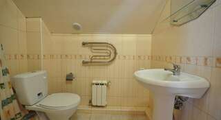 Гостевой дом Diamond club haus Витязево Двухместный номер с 1 кроватью или 2 отдельными кроватями и общей ванной комнатой-7